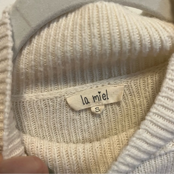 Cream Turtleneck Sweater size Small - Picture 3 of 6